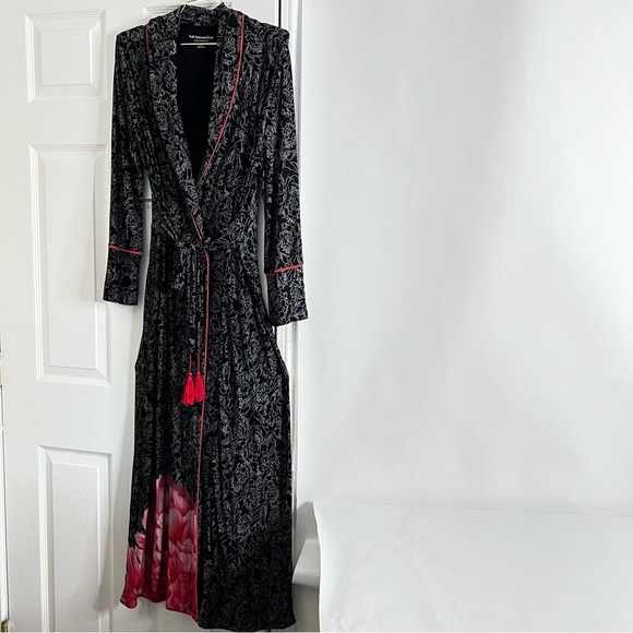 Soft Surroundings Robe Midnight Pink Peony Pink Tassel Size Small Side Pockets - Picture 1 of 11